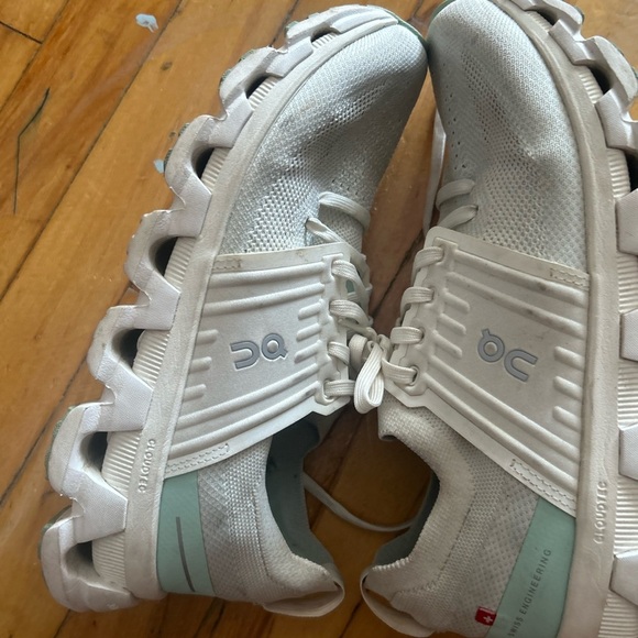 On Running ivory creak swiftcloud 3 White and Mint Sneakers - Picture 6 of 10